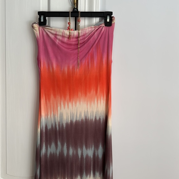 Stunning, long dress with necklace, jeweled accent - Picture 4 of 4